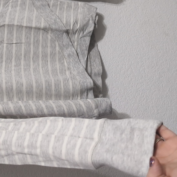 4/$12 Active Life Crossover Hem Athletic Sweatshirt Gray White Stripes Large - Picture 3 of 6
